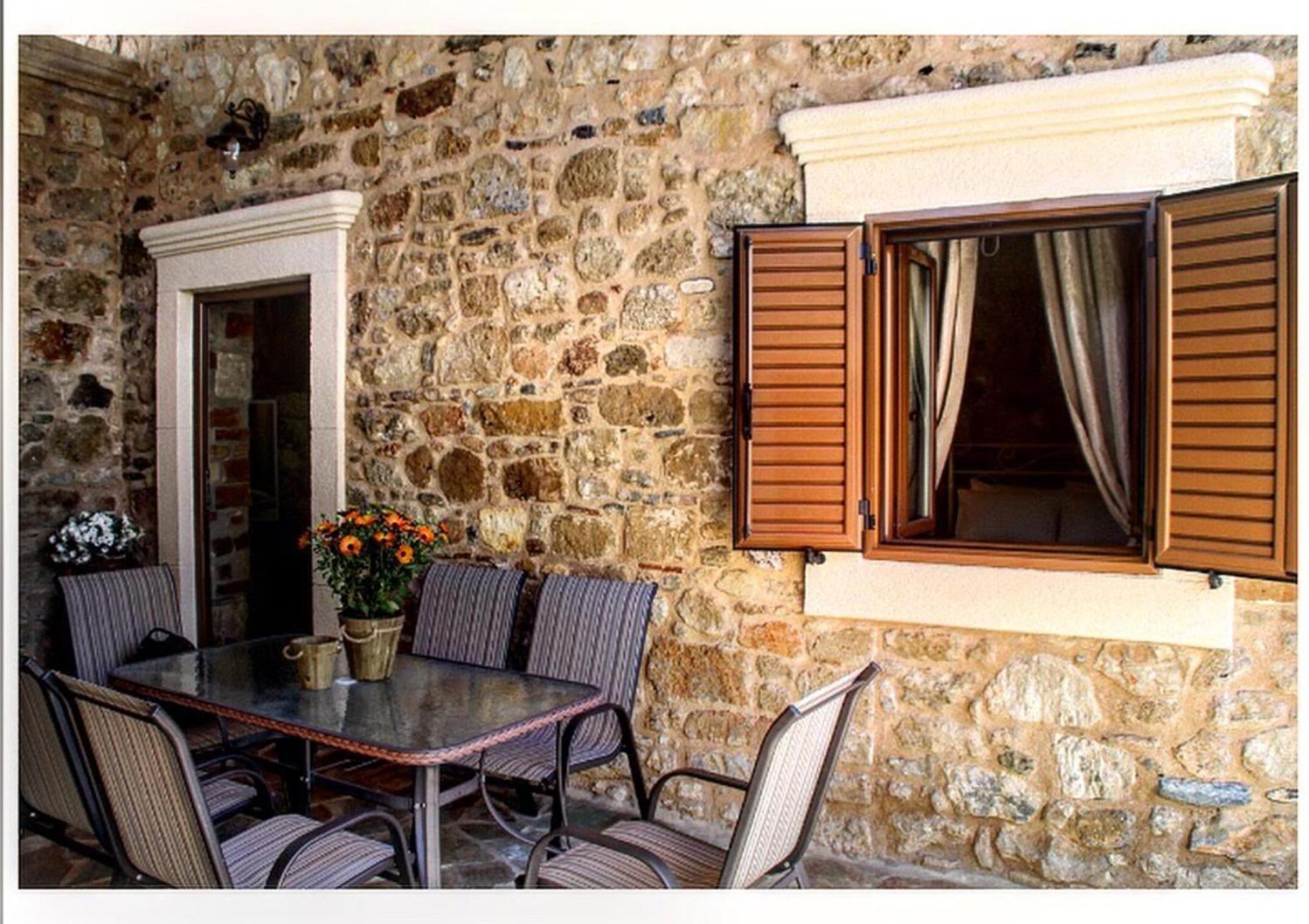 M&M Stone-Village House-Family-Vintage ลินดอส ภายนอก รูปภาพ