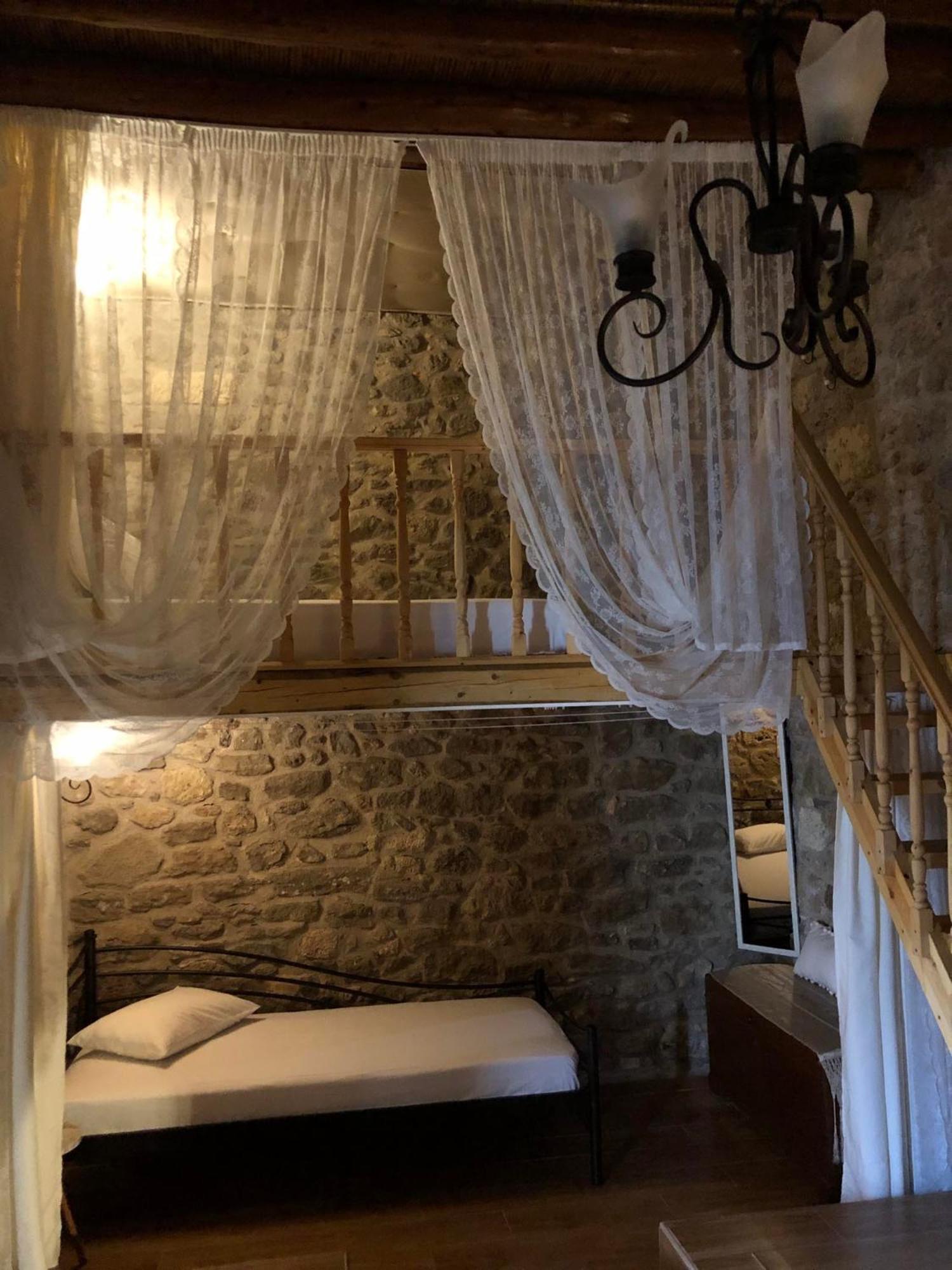 M&M Stone-Village House-Family-Vintage ลินดอส ภายนอก รูปภาพ