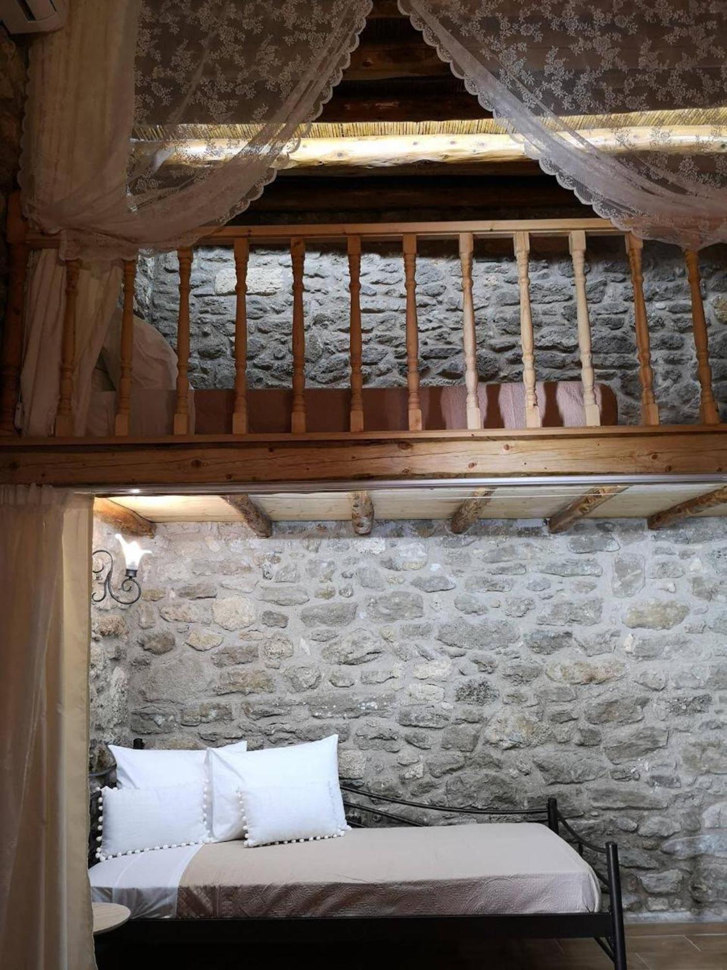 M&M Stone-Village House-Family-Vintage ลินดอส ภายนอก รูปภาพ