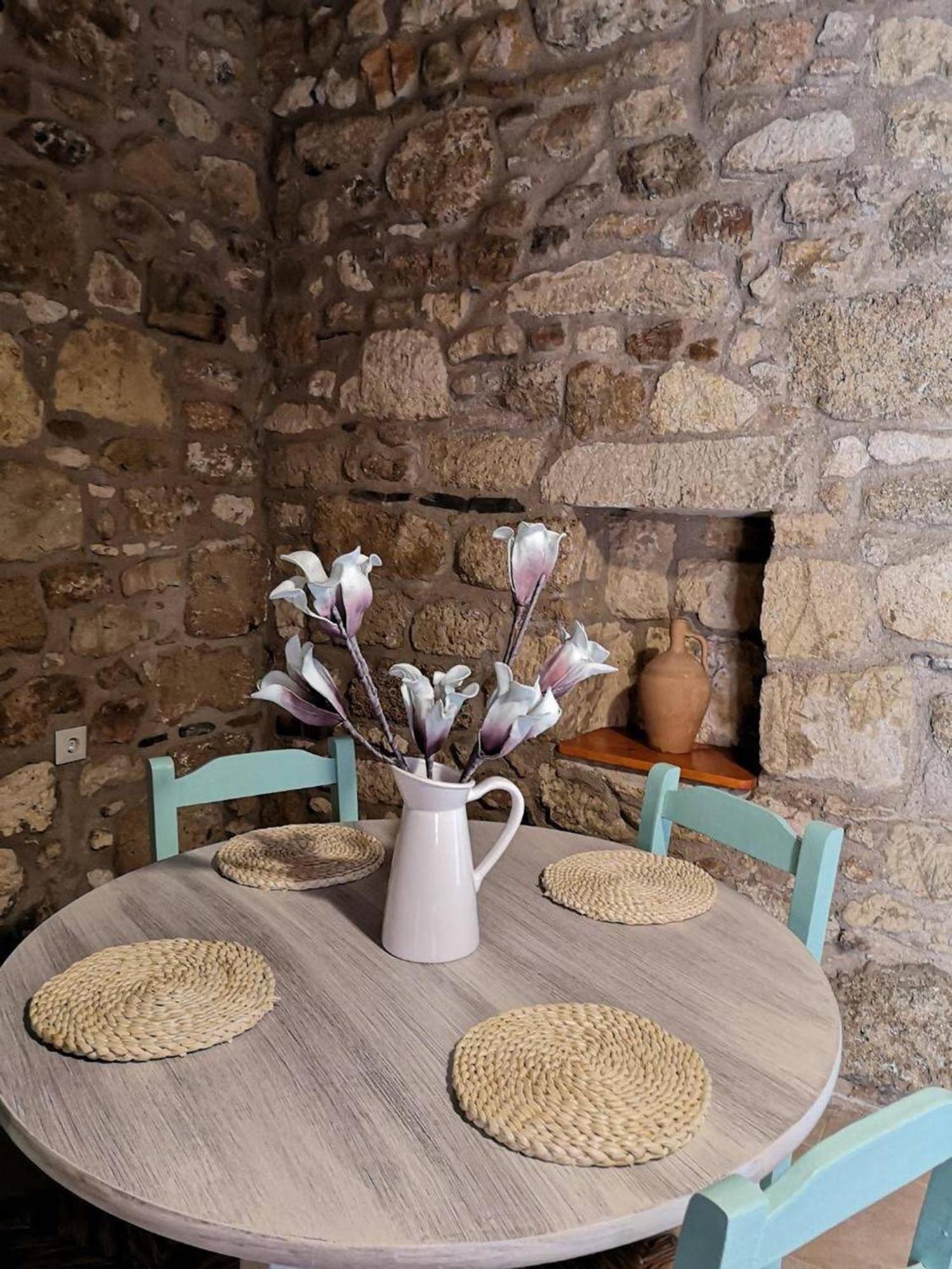 M&M Stone-Village House-Family-Vintage ลินดอส ภายนอก รูปภาพ